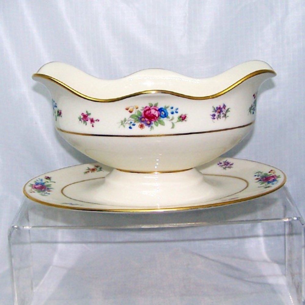 LENOX ROSE Gravy Boat with Attached Undrplate